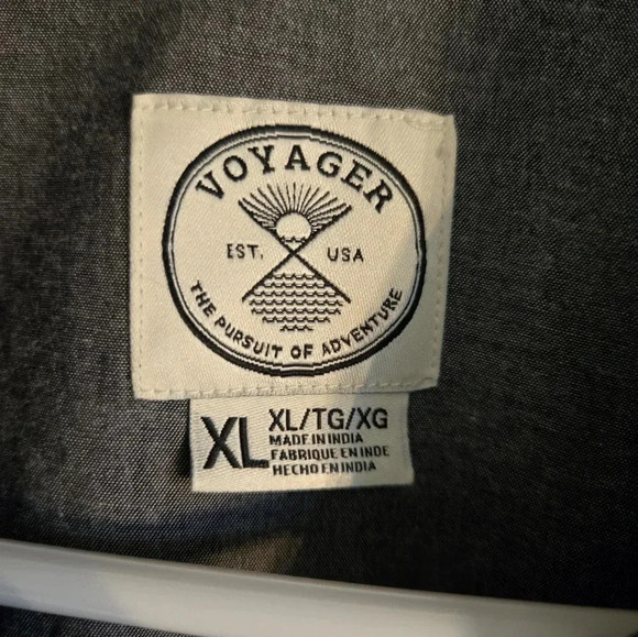 Voyager Grey Button Down Size XL - Picture 2 of 4
